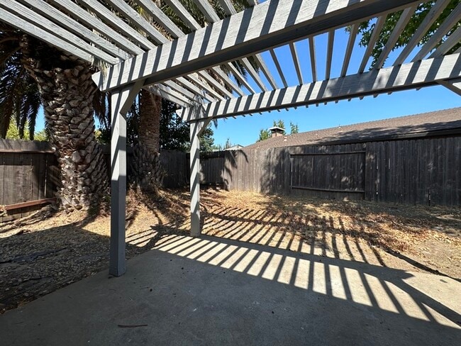Building Photo - 8613 Tiogawoods Dr