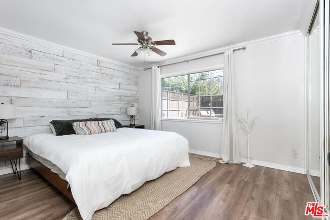 Building Photo - 6308 Glide Ave