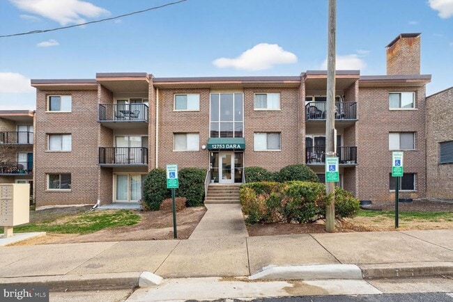 Building Photo - 12753 Dara Dr