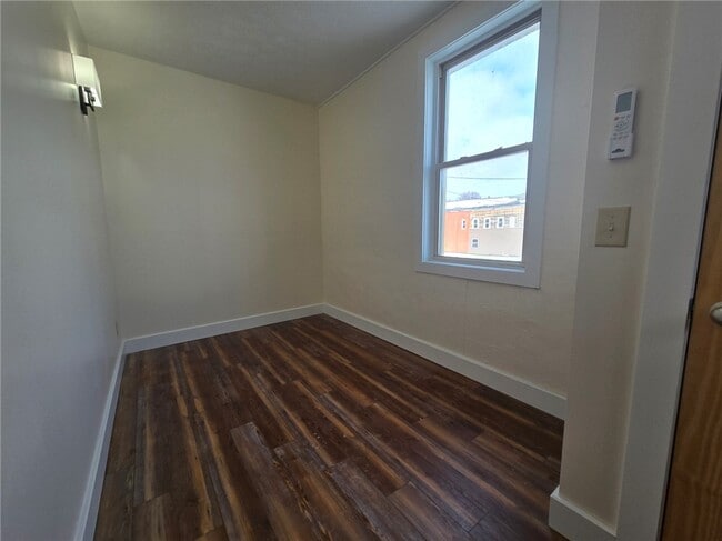 Building Photo - 27 E Main St