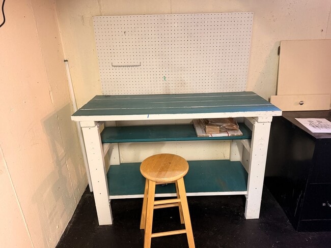 Building Photo - Hilltop Charm in Floyds Knobs – Spacious All-Brick Beauty with Room to Grow!