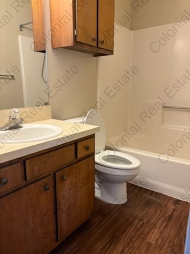 Building Photo - 1 bed 1 bath apartment w/ On site laundry ...