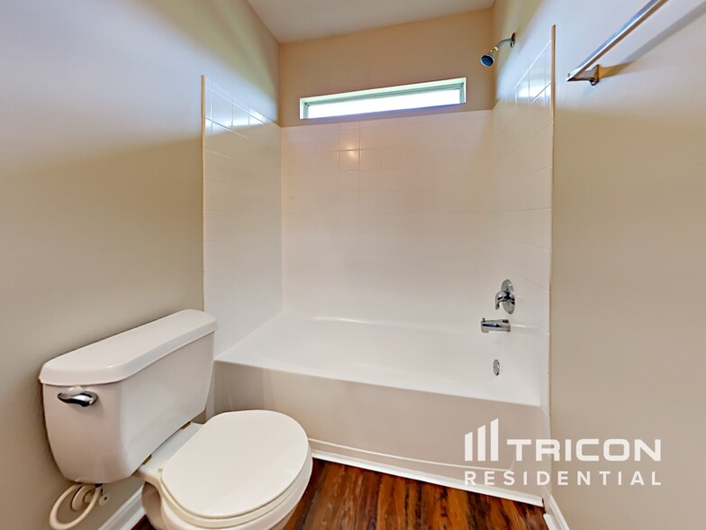 Building Photo - 8703 Texas Acorn Ave