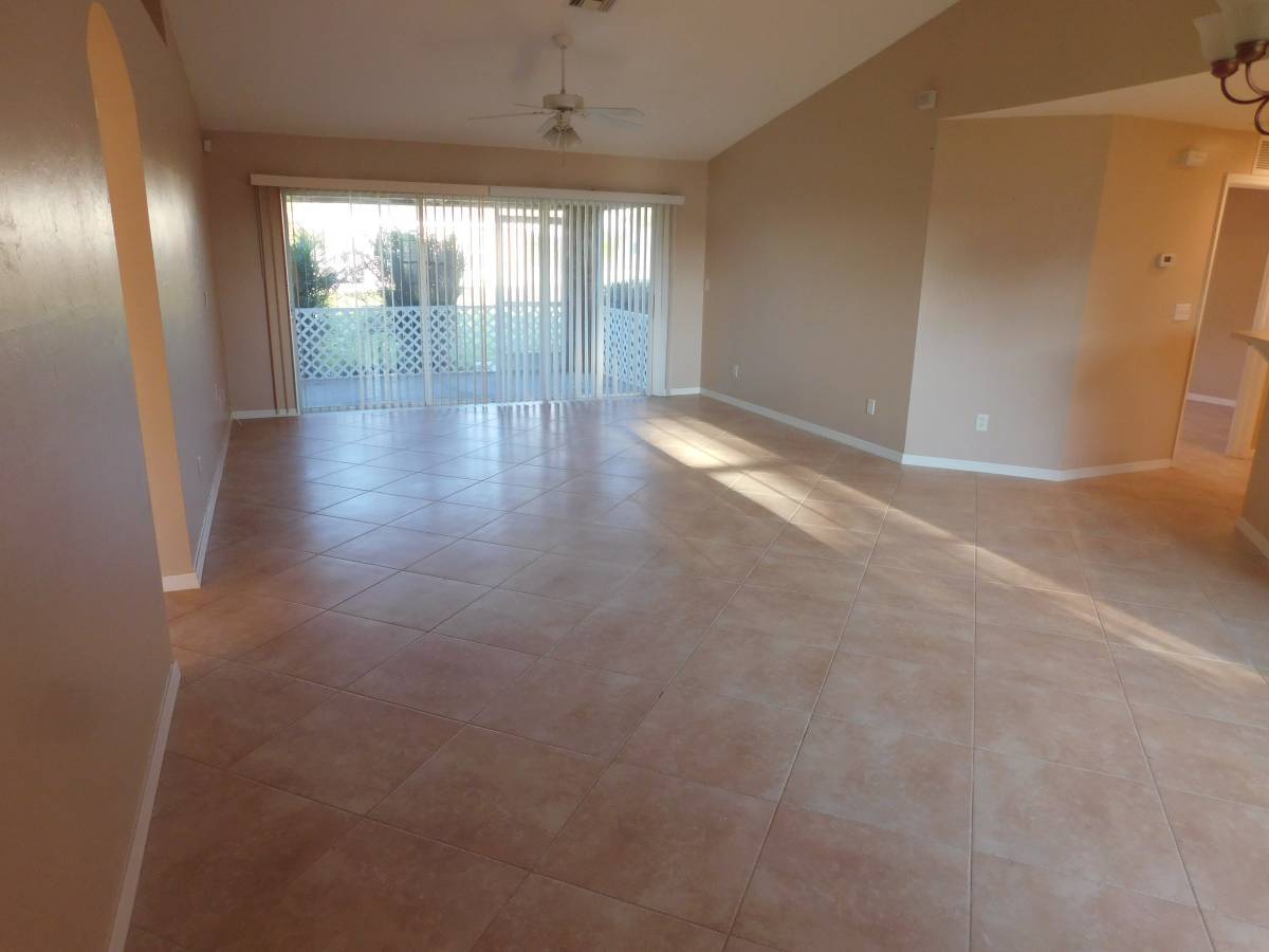 Building Photo - 4124 NE 8th Pl