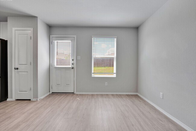 Building Photo - Cozy 3 Bed 2 Bath Home in Waterford Park