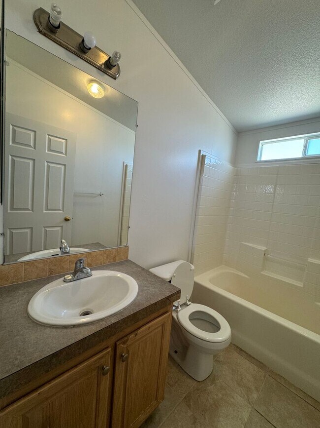 Building Photo - Manufactured Home in Lucerne Valley