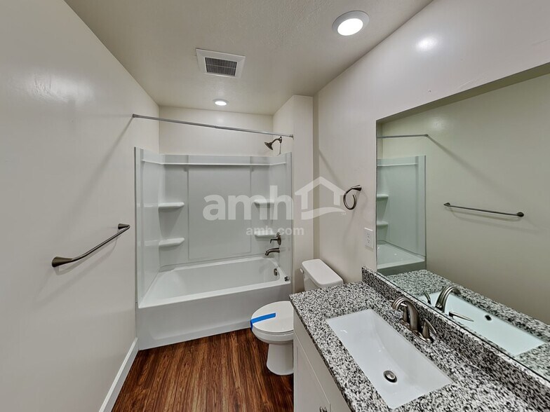 Building Photo - 2402 E Tumbleweed Rd