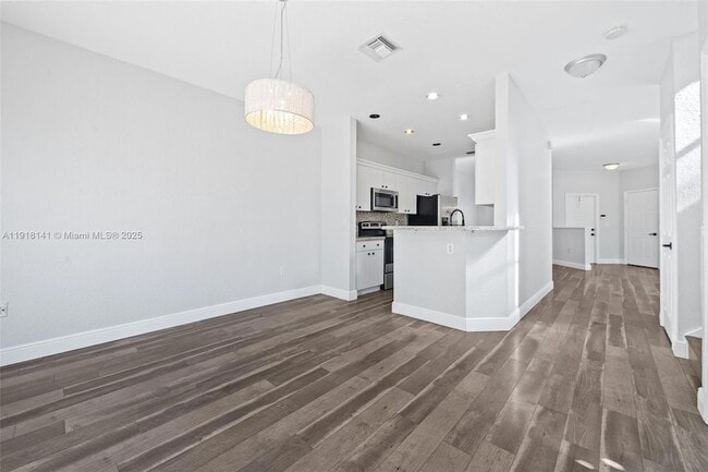 Building Photo - 874 NW 170th Terrace