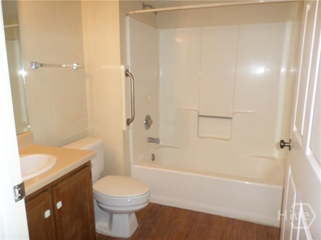 Building Photo - 29 Colony Park Dr