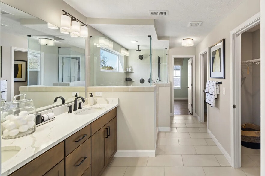Building Photo - 8141 Stone Dr