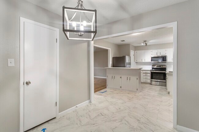 Building Photo - 6602 Indian Lake Dr
