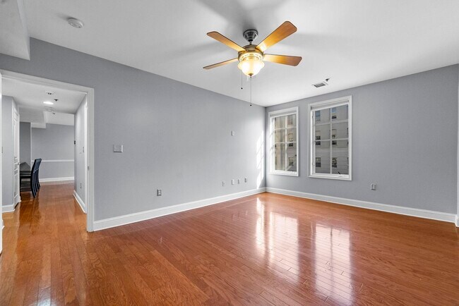 Building Photo - 727 Monroe St