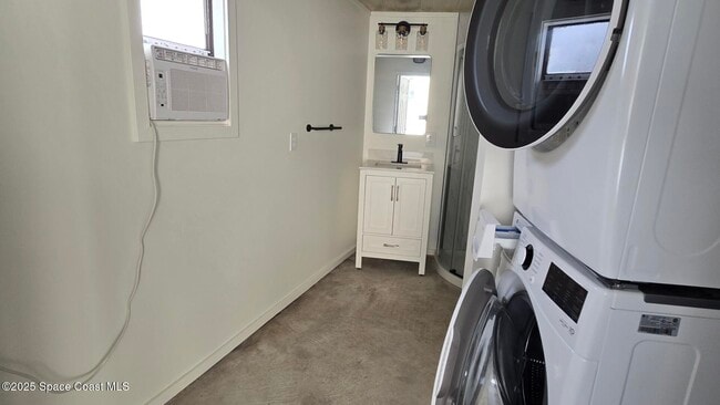 Building Photo - 135 Blue Lake Pl