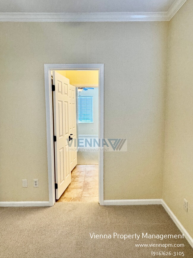 Building Photo - 829 Courtyards Loop