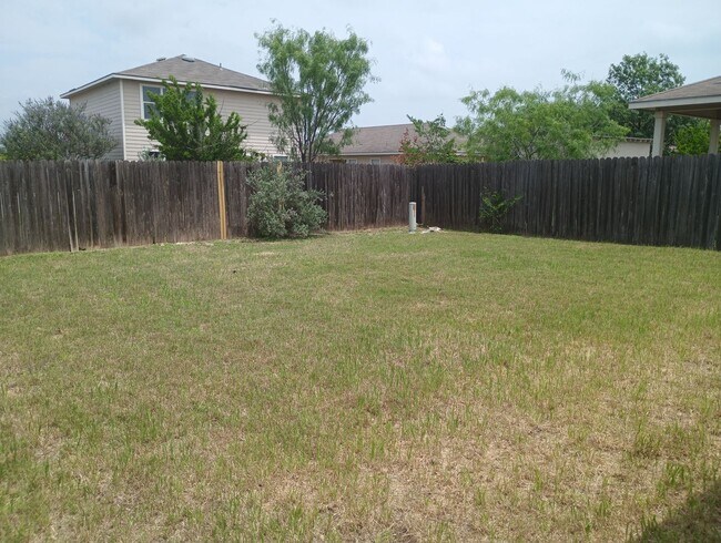 Building Photo - Washer/Dryer Included – Move-In Ready Home in Hills of Shaenfield!