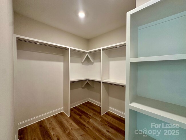Building Photo - 9251 Eleanor Dr