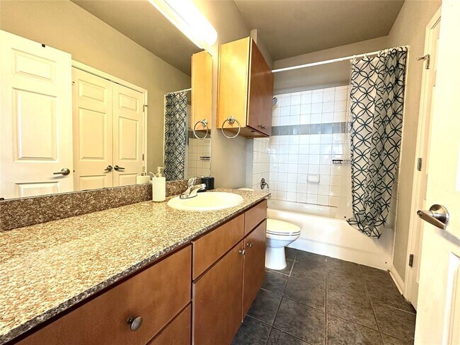 Building Photo - 2502 Leon St