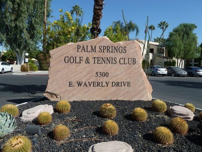 Building Photo - AVAILABLE NOW! LOVELY 1 Bed 2 Bath Condo i...