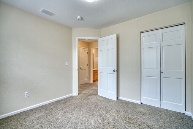 Building Photo - Charming Mill Village 3Bed/3Bath Home with...