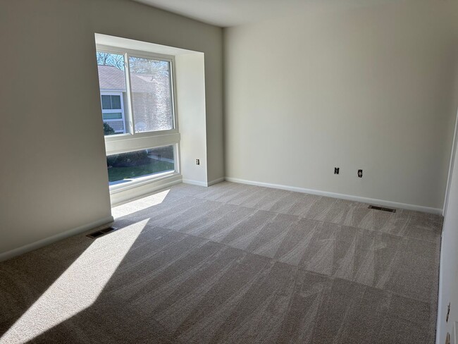 Building Photo - 290 Hilltop Ln