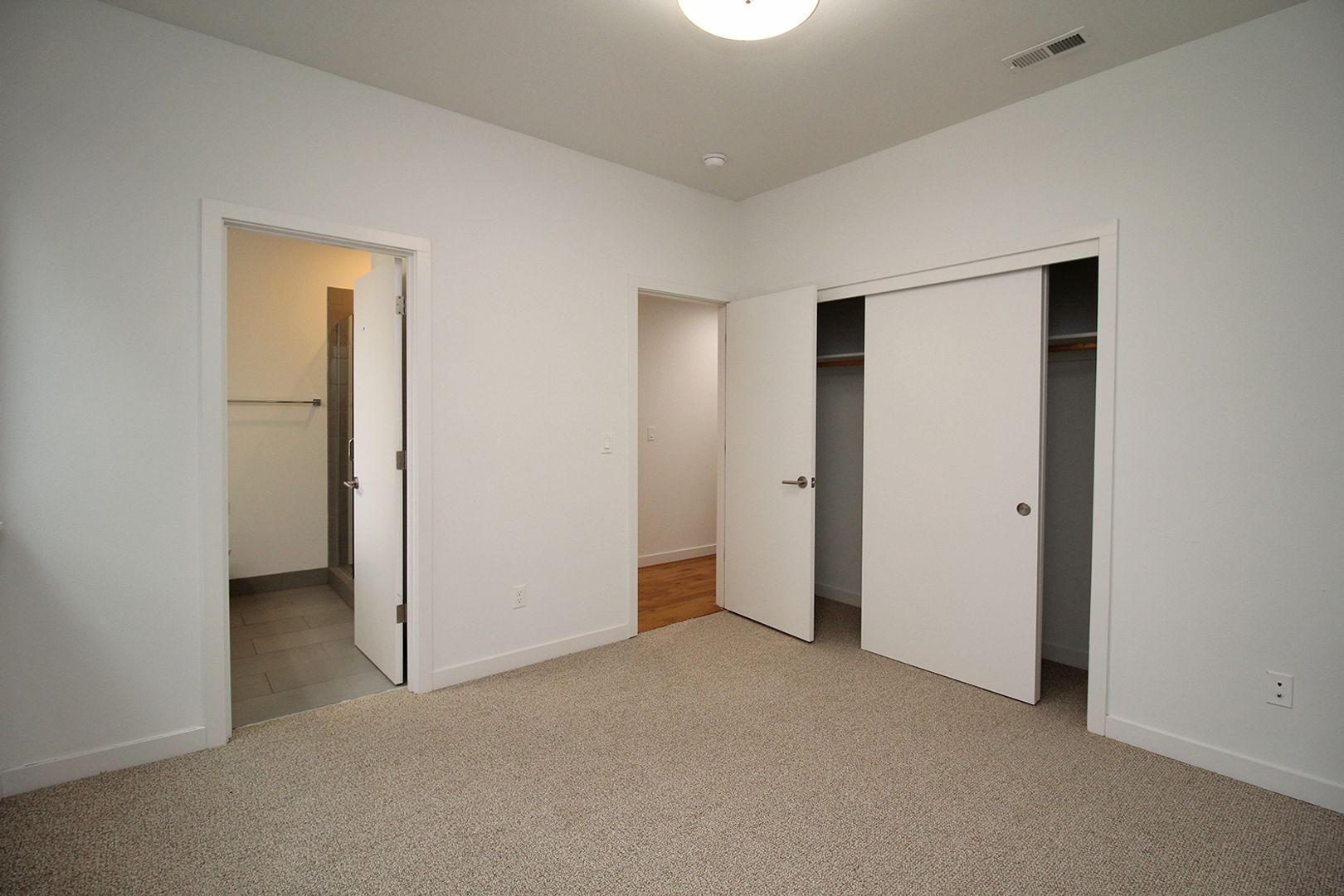 Building Photo - 1020 N Ainsworth St