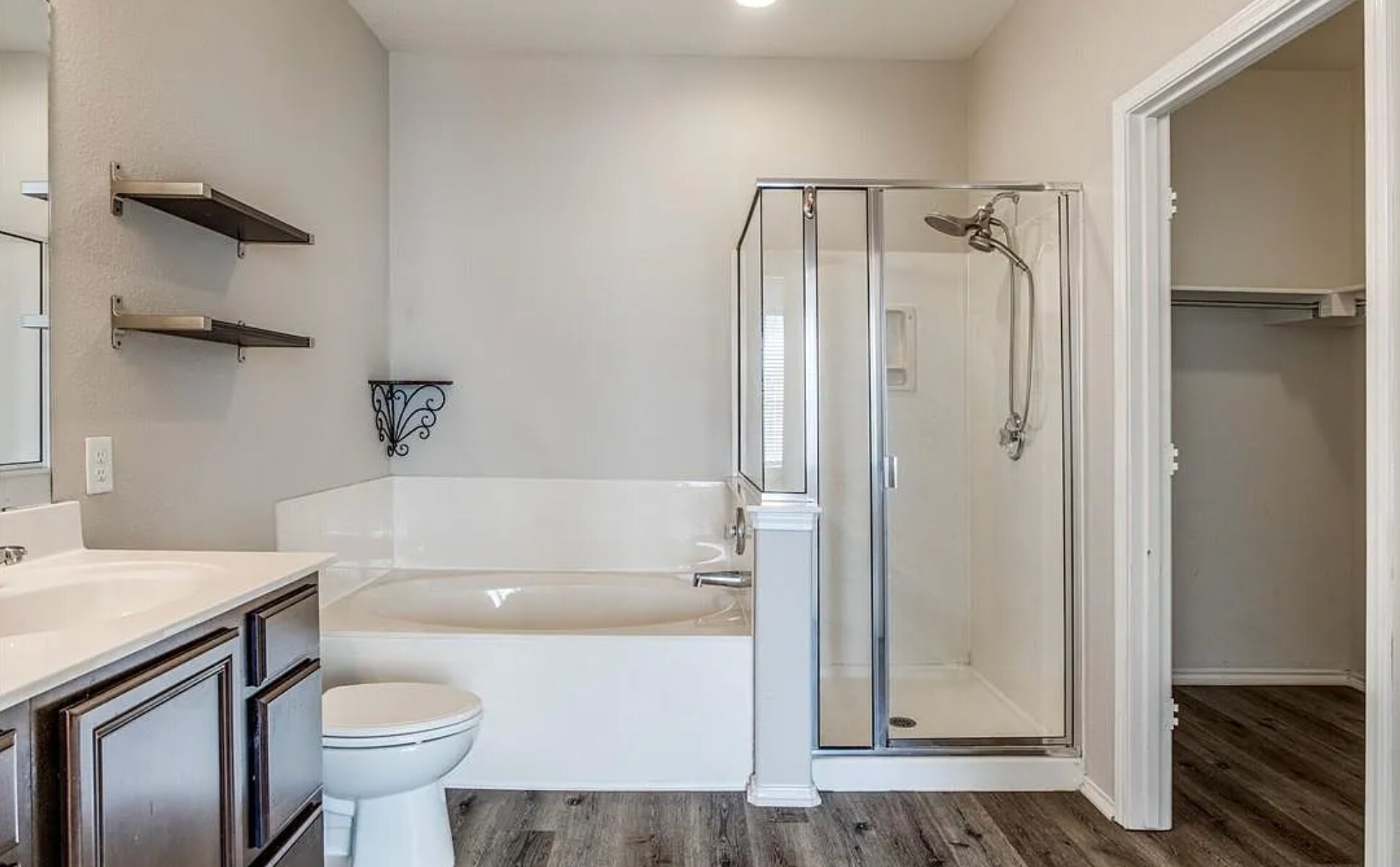 Building Photo - 8801 Capitol View Dr