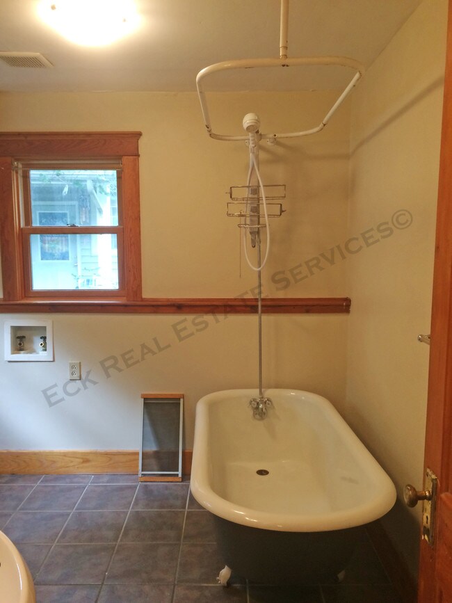 Building Photo - 729 Missouri St