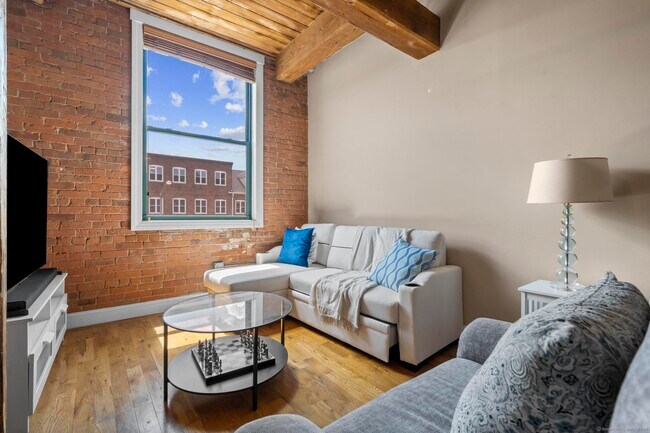 Building Photo - 145 Canal St E