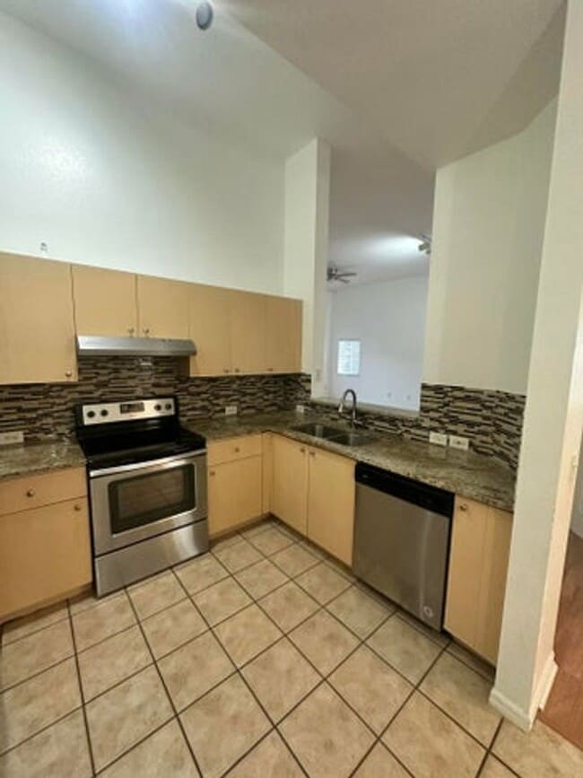 Building Photo - 220 Crestwood Cir