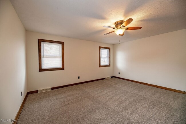 Building Photo - 6310 Hampstead Ave