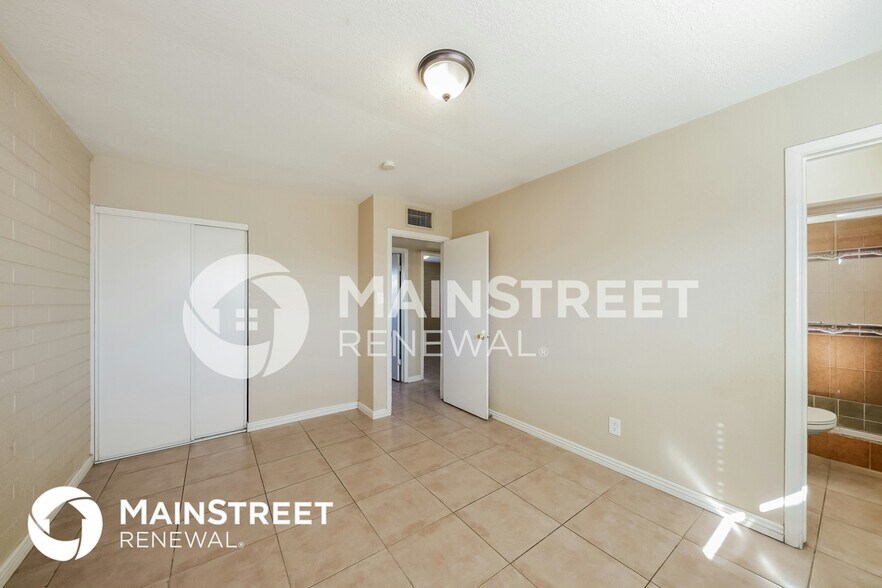 Building Photo - 4627 N 47th Dr