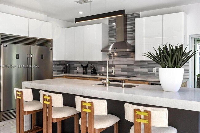 Building Photo - 1651 SW 13th Ave