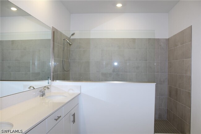 Building Photo - 5680 Melbourne Ct