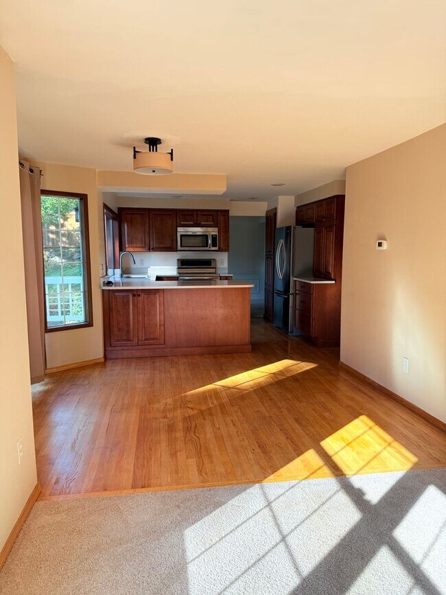 Building Photo - Elegant Bellevue Home for rent