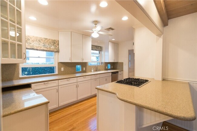Building Photo - 13139 Valleyheart Dr