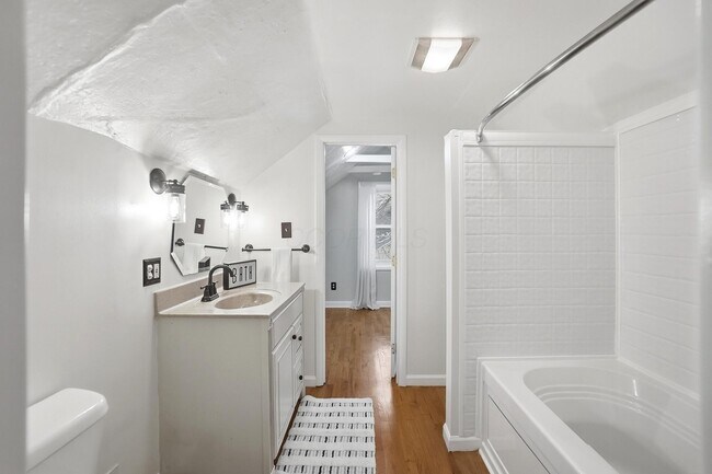 Building Photo - 2695 Bellwood Ave