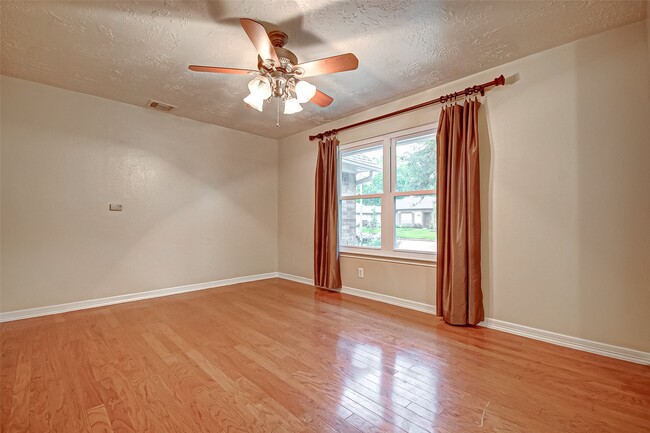Building Photo - 9623 Philmont Dr