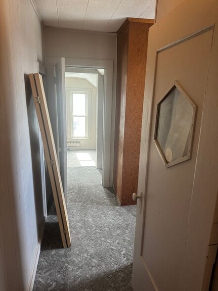 Building Photo - 403 W 6th St