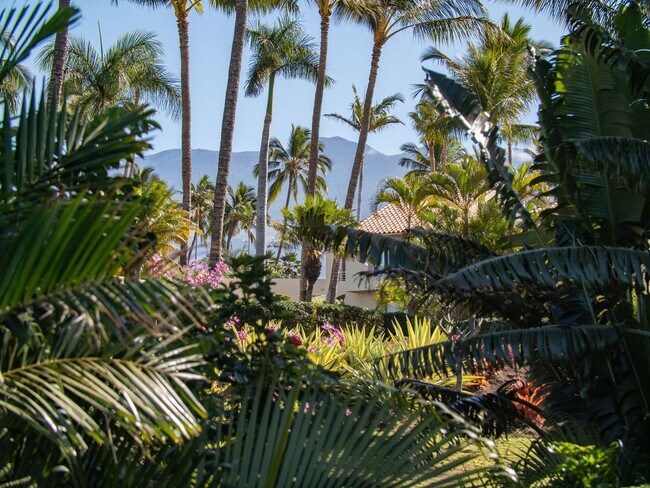 Building Photo - Beautiful Furnished, 2 Bed, 3 Bath, Gated ...