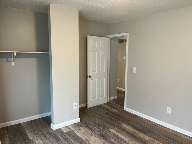 Building Photo - 2656 Sherborne Crescent