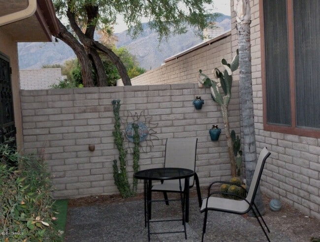 Building Photo - 5602 N Camino Del Sol
