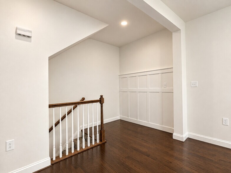Building Photo - 708 Mayer Pl