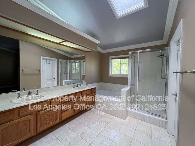 Building Photo - 2300 Maple Ave