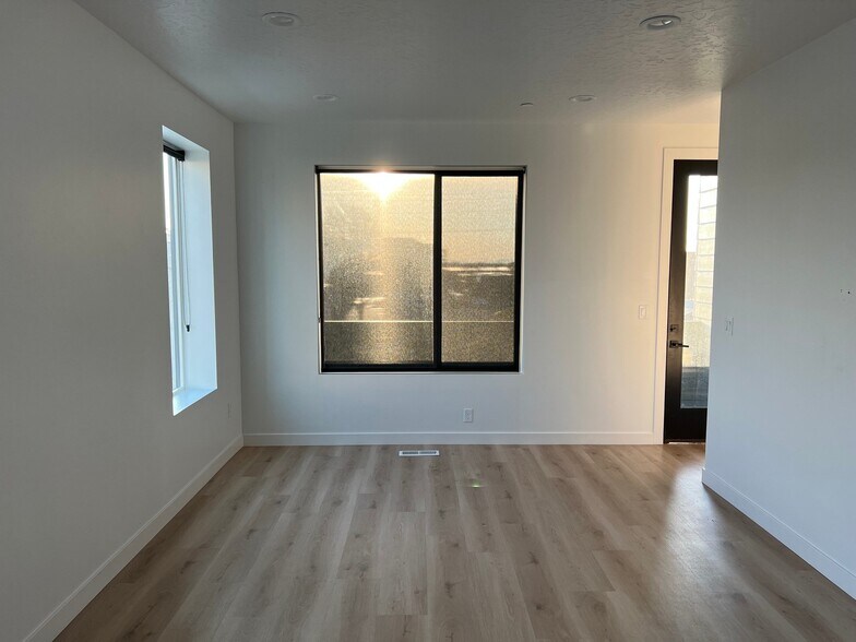 Building Photo - 351 W 800 N