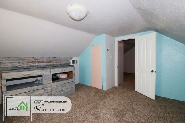 Building Photo - 1840 Heller Ln