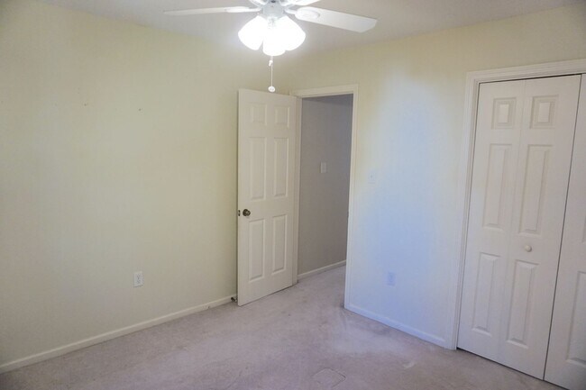 Building Photo - 5 BED | 2.5 BATH | SINGLE FAMILY HOME | BONUS ROOM | 2 CAR GARAGE