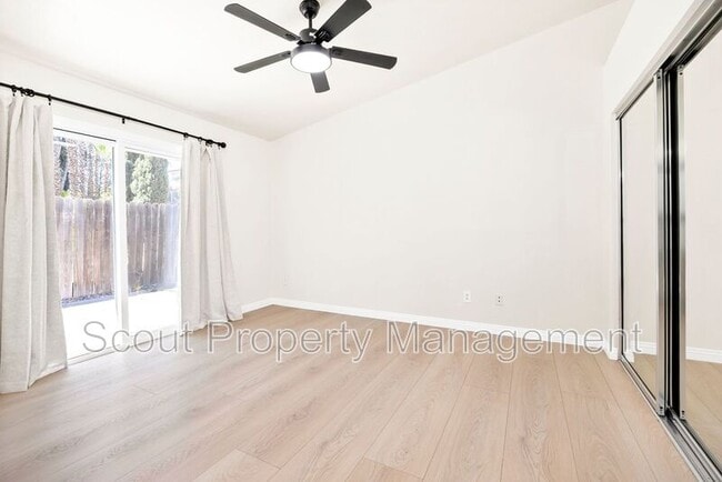 Building Photo - 39149 Rising Hill Dr