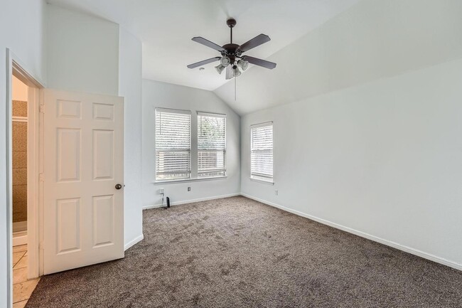 Building Photo - 1402 Weatherford Dr