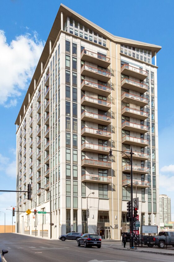 Primary Photo - 740 W Fulton St