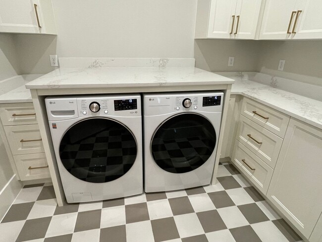 Building Photo - 5 Bedroom Home In Washington Fields